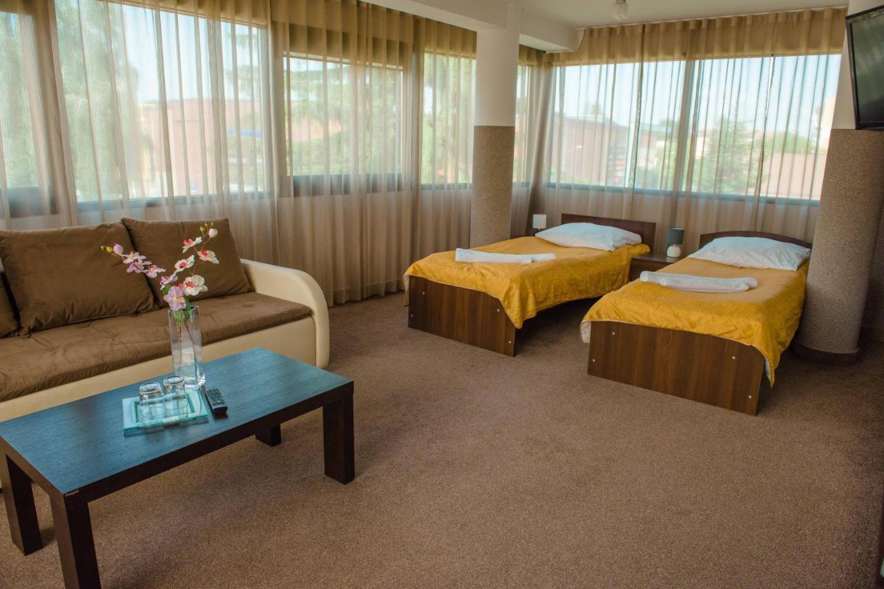 Hotel Turkus Jaroslaw Bagian luar foto