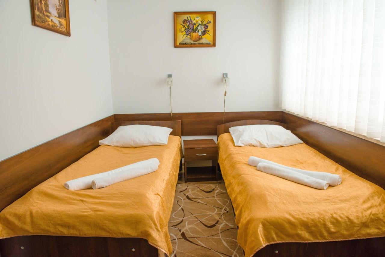 Hotel Turkus Jaroslaw Bagian luar foto