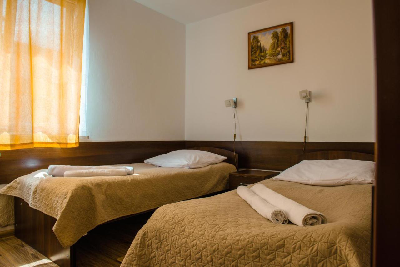 Hotel Turkus Jaroslaw Bagian luar foto