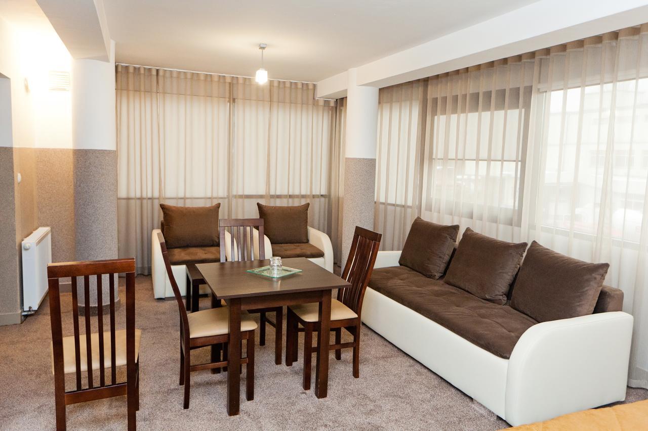 Hotel Turkus Jaroslaw Bagian luar foto