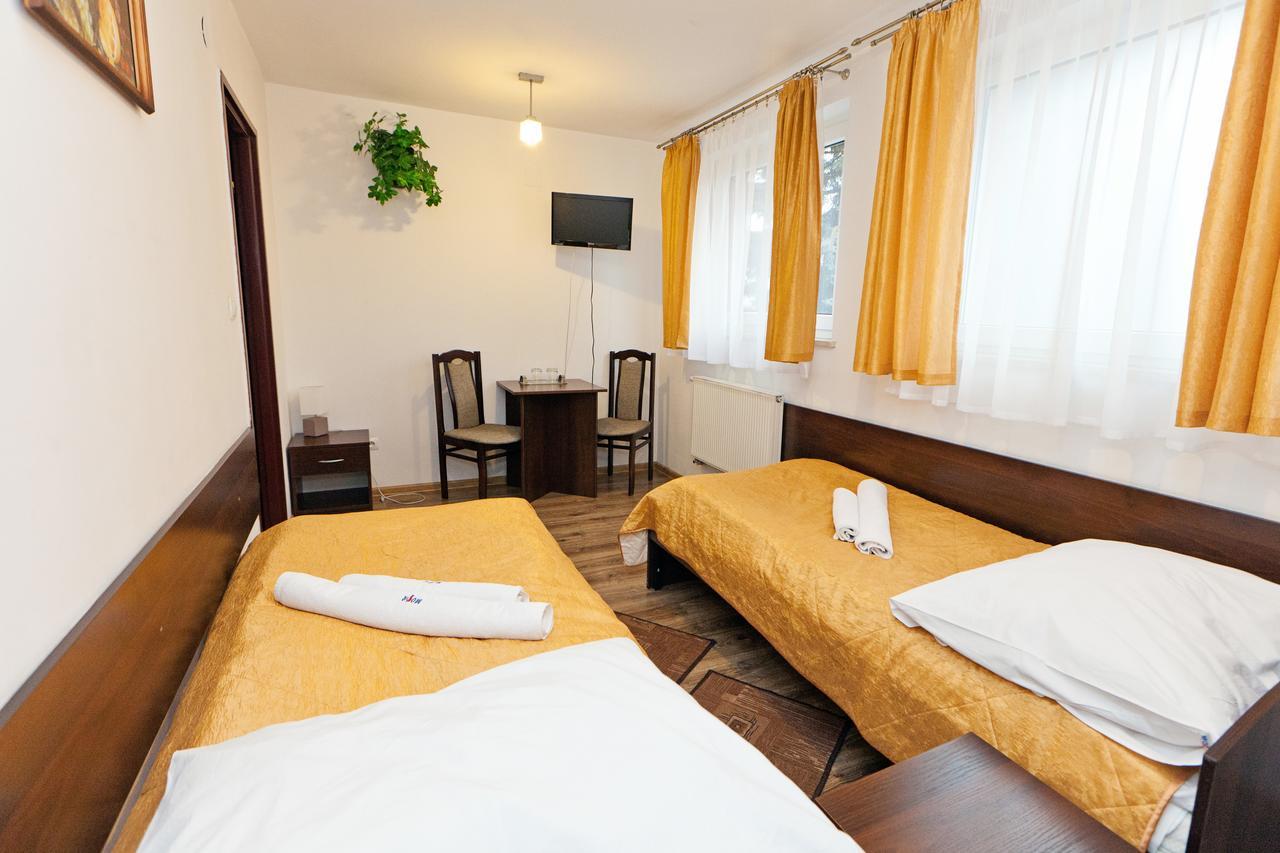 Hotel Turkus Jaroslaw Bagian luar foto