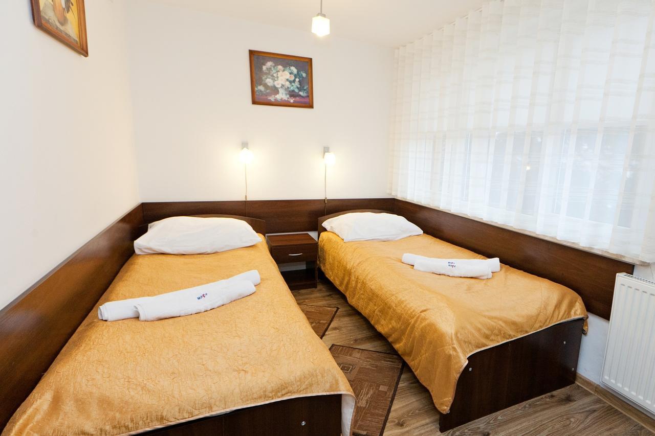 Hotel Turkus Jaroslaw Bagian luar foto